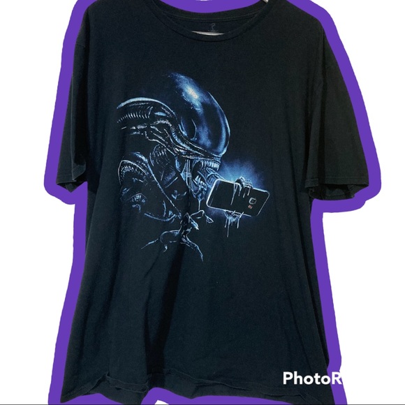 Alien vs Predator Men’s Tee Shirt size 2XL - Picture 1 of 7